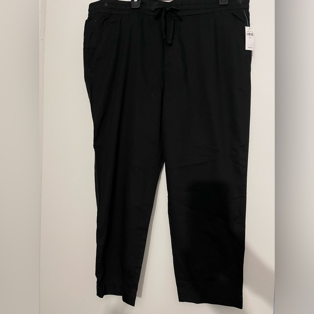 NWT Gap Capri pants.  Side pockets, drawstring at waist.